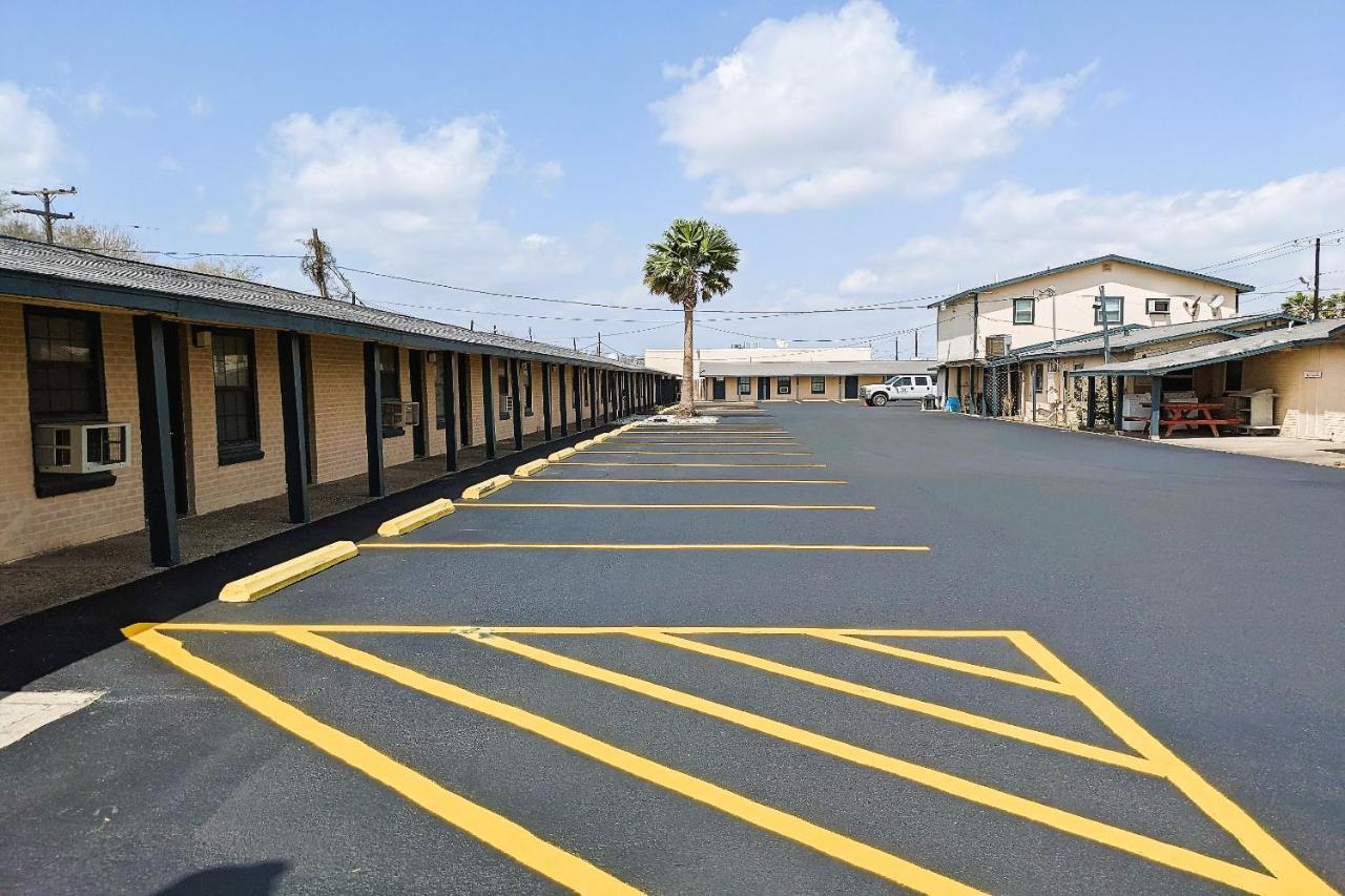 Economy Inn Kingsville Bagian luar foto