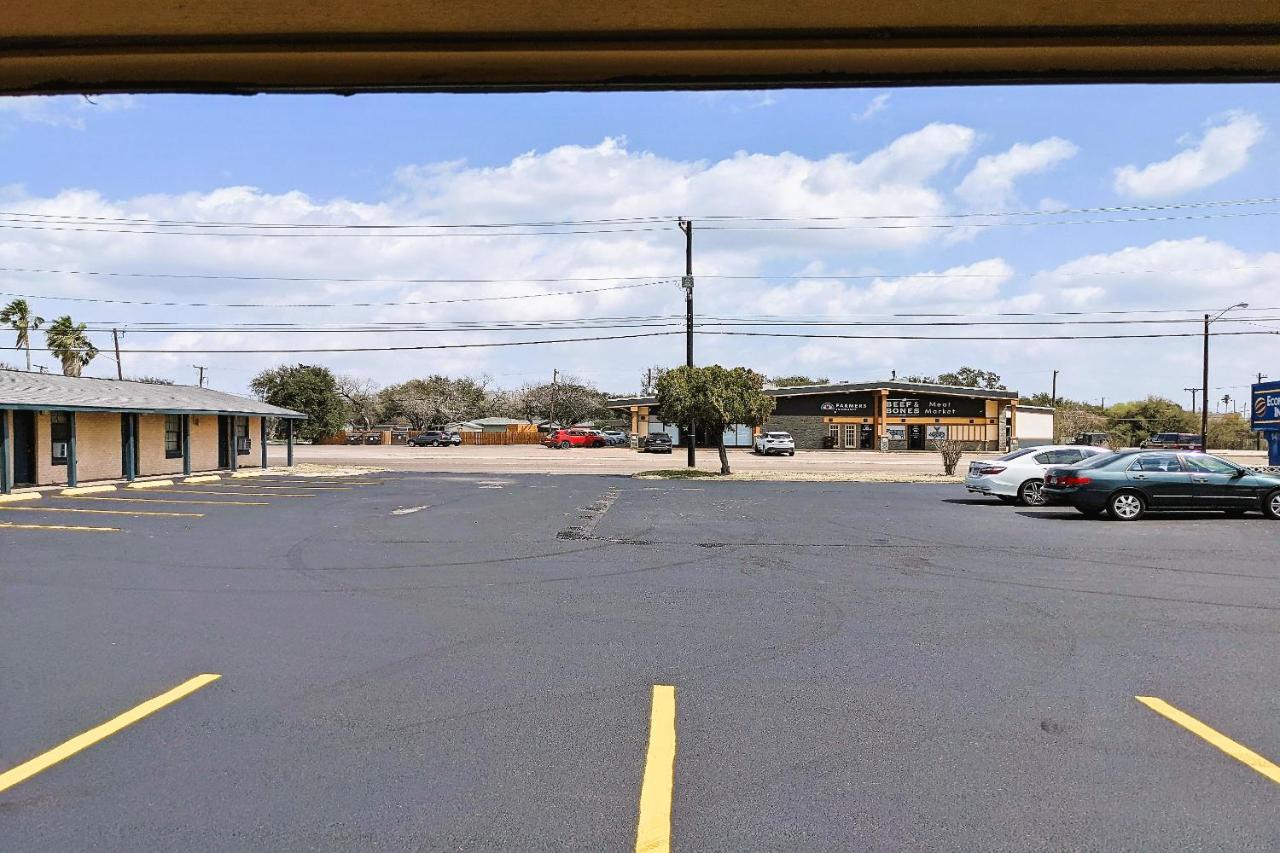 Economy Inn Kingsville Bagian luar foto