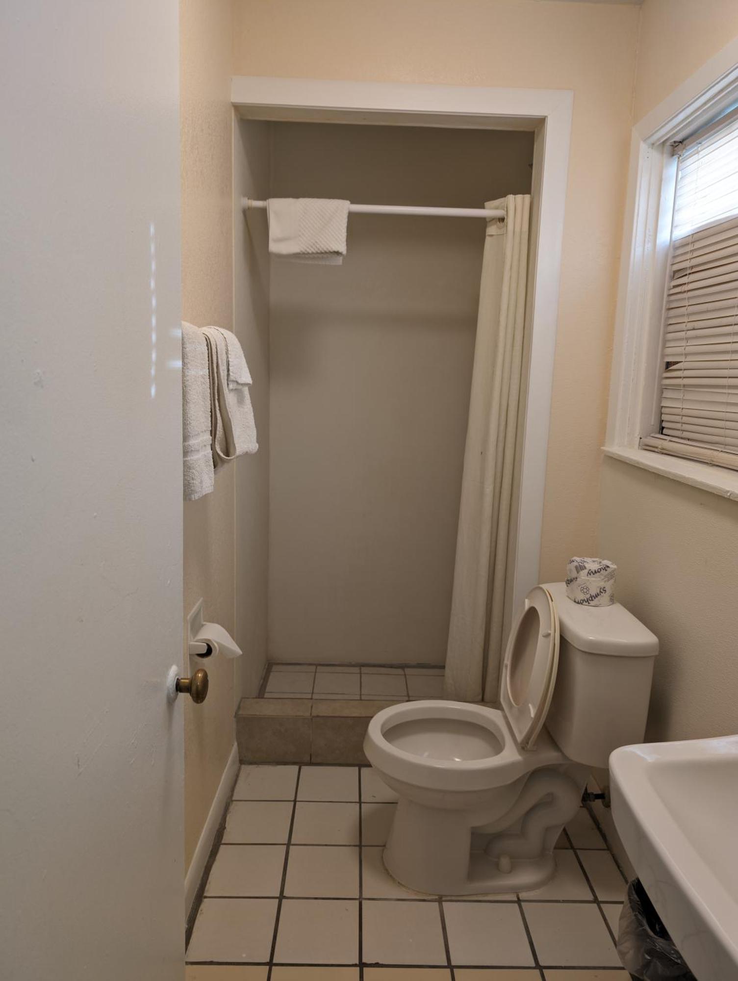Economy Inn Kingsville Bagian luar foto