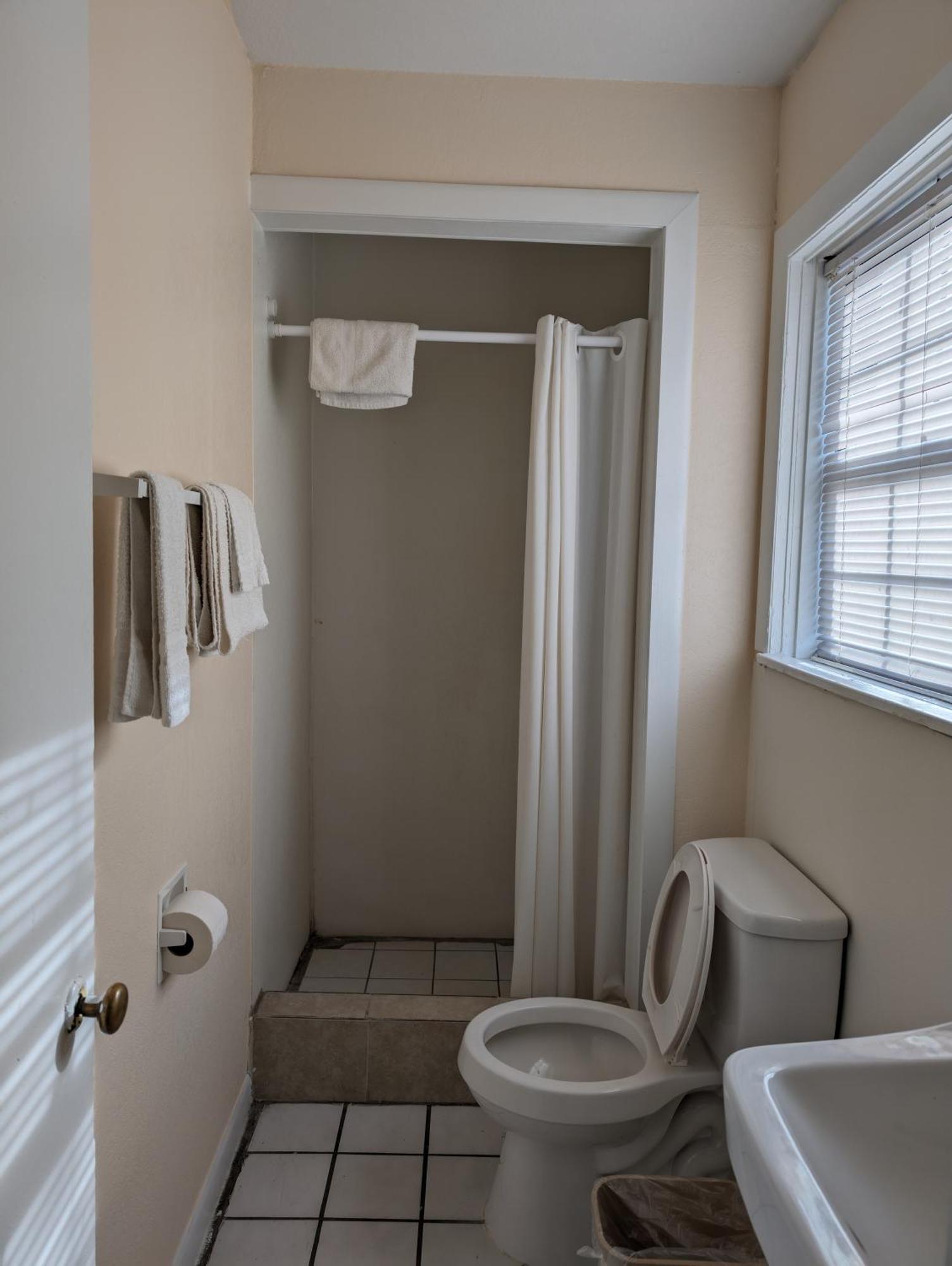 Economy Inn Kingsville Bagian luar foto