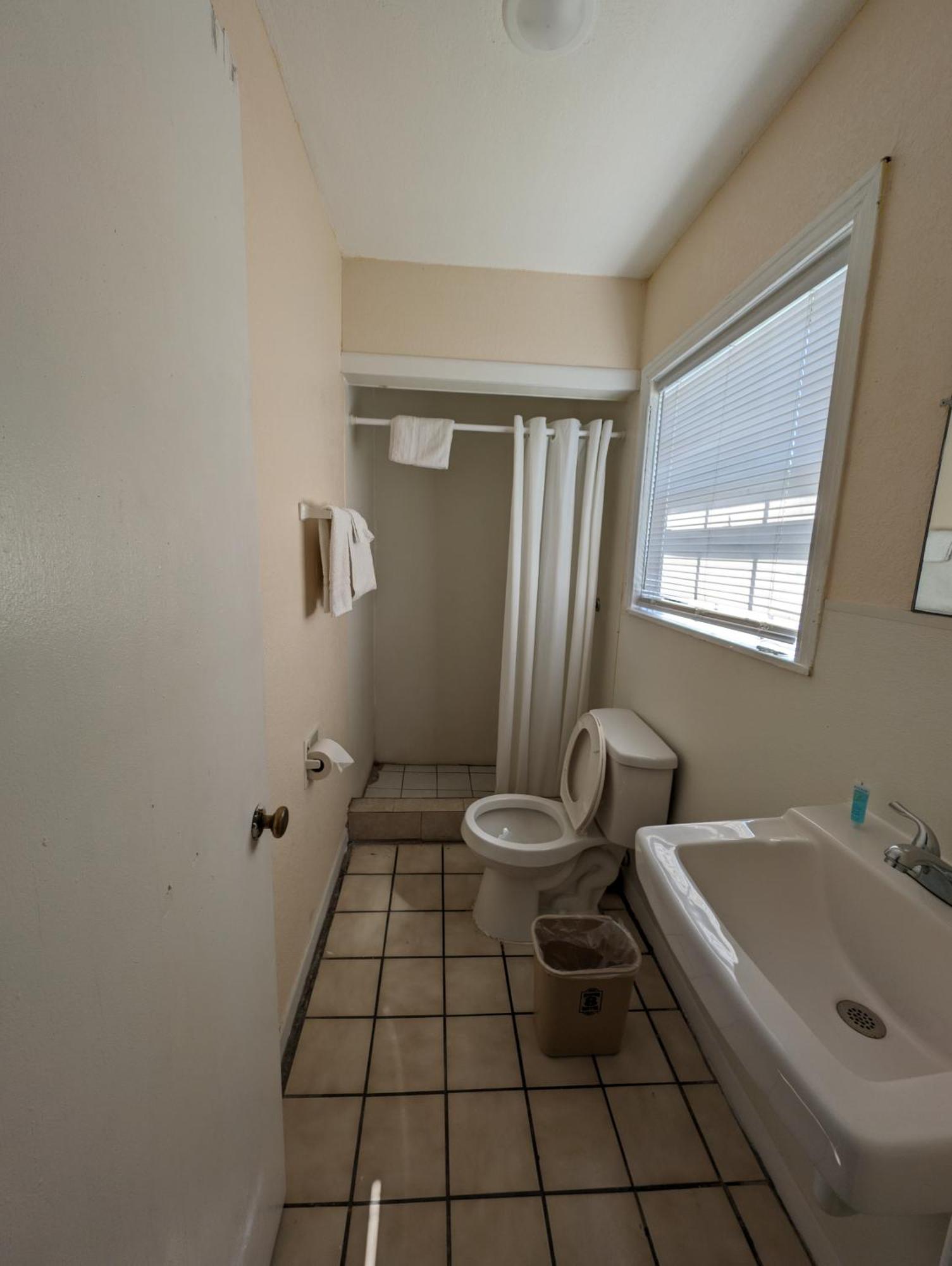 Economy Inn Kingsville Bagian luar foto